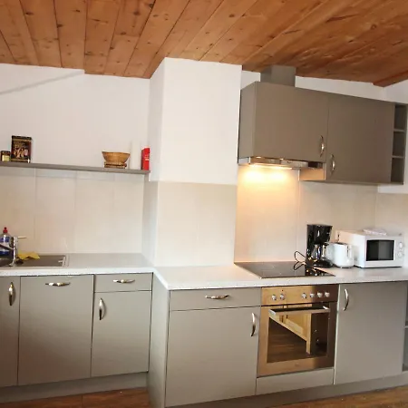 Almrose Apartment *